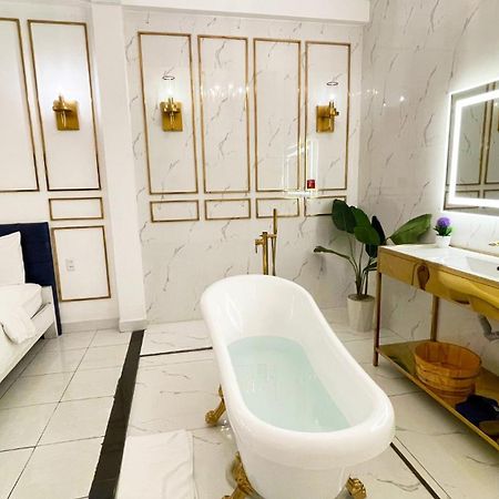 A In Hotel Glamour Ho-Chi-Minh-Stadt Exterior foto